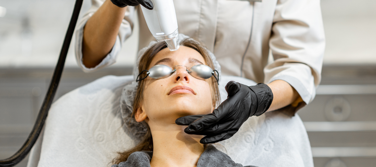 Wrinkles Schminkles blog banner comparing HIFU, CO2 and RF laser in-clinic treatments