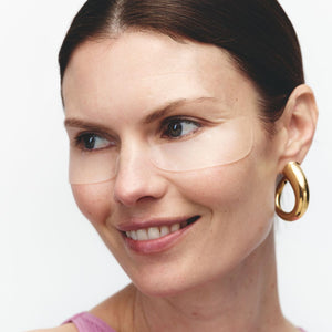Eye patch applied to skin, a non-invasive alternative to aesthetic treatments for crow's feet and under-eye wrinkles